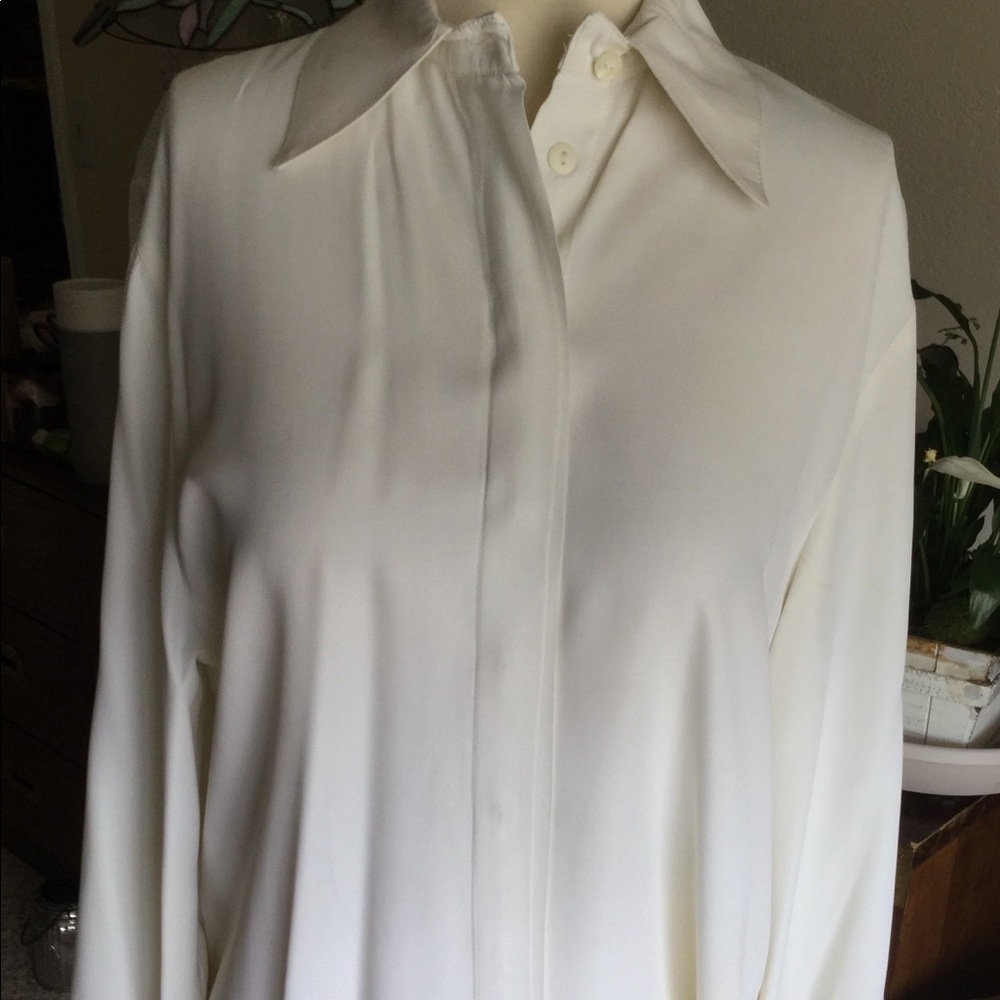 WHITE SHIRT